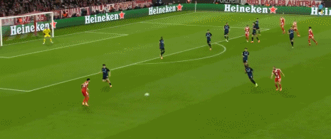 雅克松面对, 赛首位代表